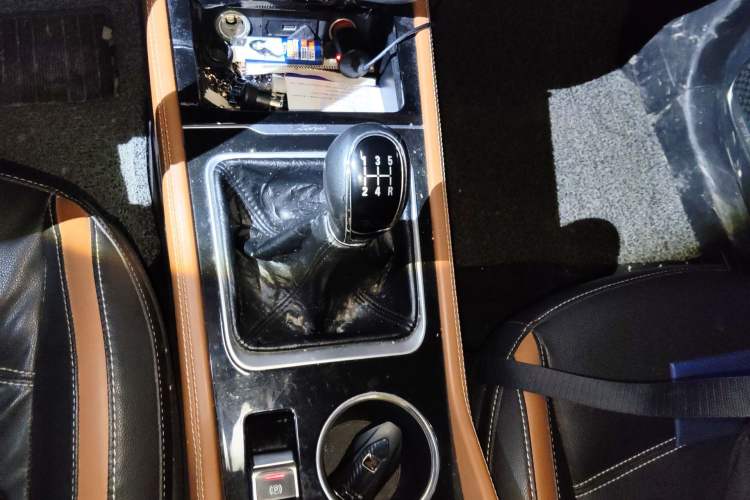 Used Zotye T300 2017 1.5L Manual Luxury Model Gear Lever