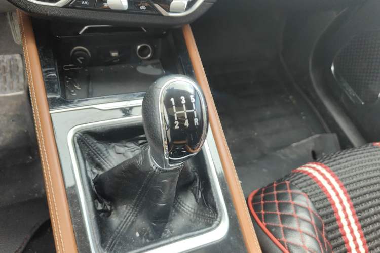 Used Zotye T300 2017 1.5L Manual Luxury Model Gear Lever