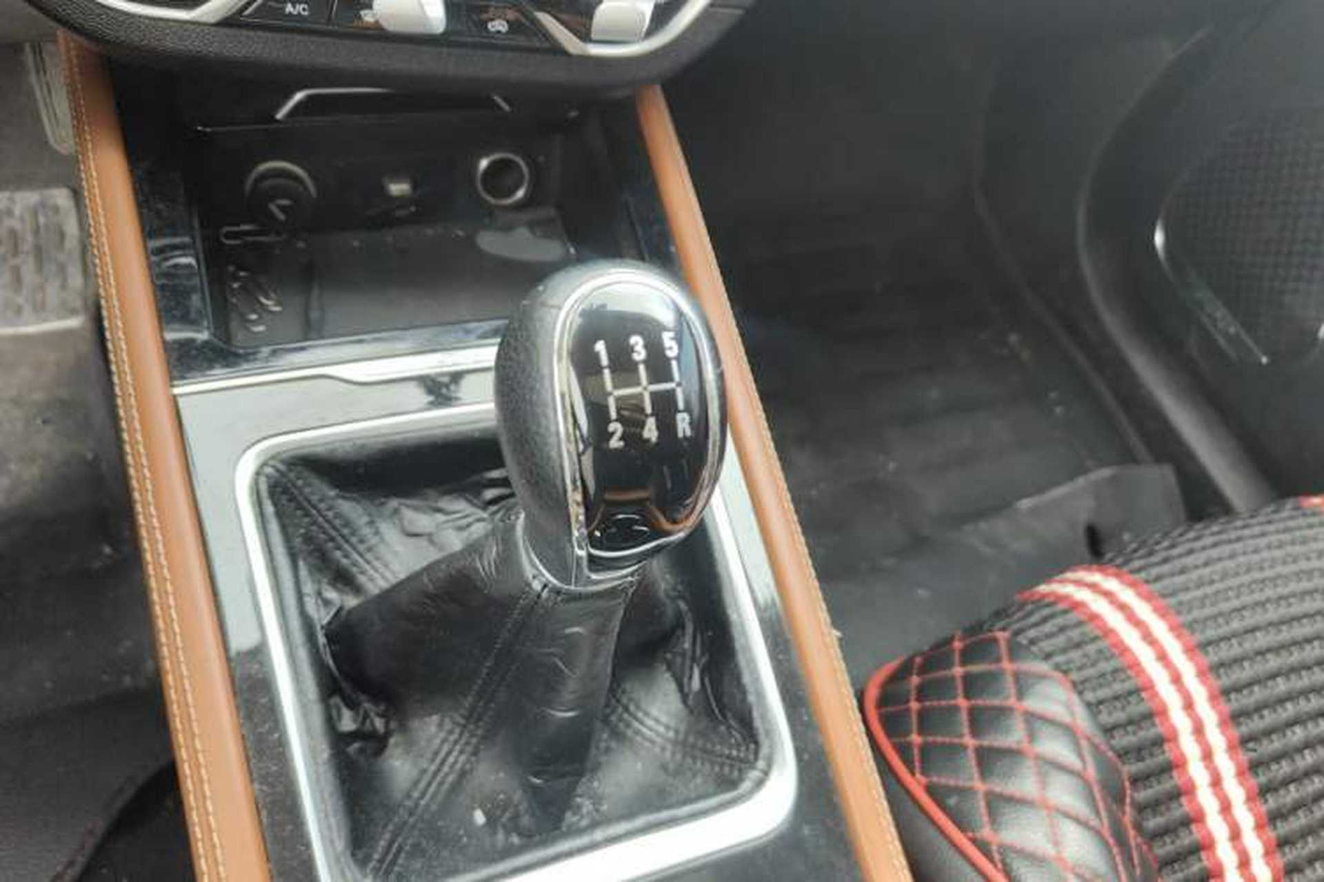 Used Zotye T300 2017 1.5L Manual Luxury Model Gear Lever