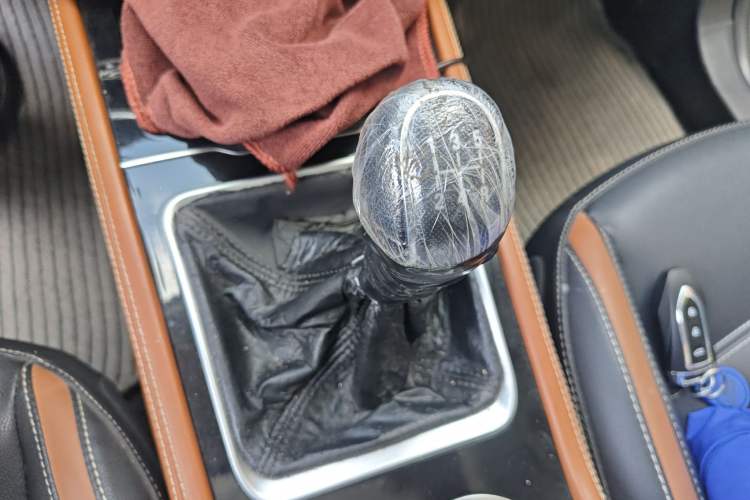 Used Zotye T300 2017 1.5T Manual Luxury Model Gear Lever