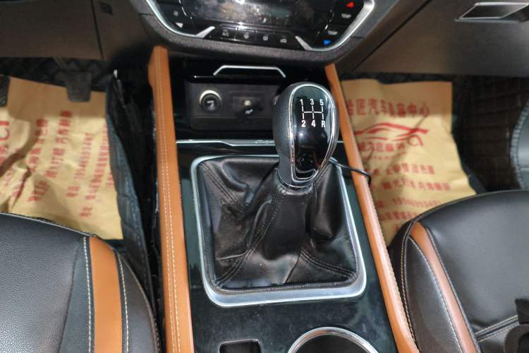 Used Zotye T300 2017 1.5L Manual Luxury Model Gear Lever