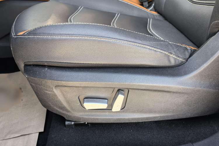 Used Zotye T300 2017 1.5T CVT Luxury Model Interior 10