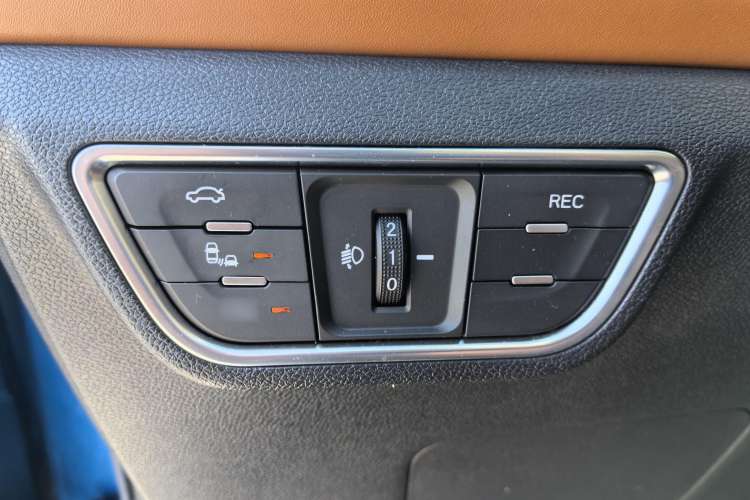 Used Zotye T300 2017 1.5T CVT Luxury Model Interior 12
