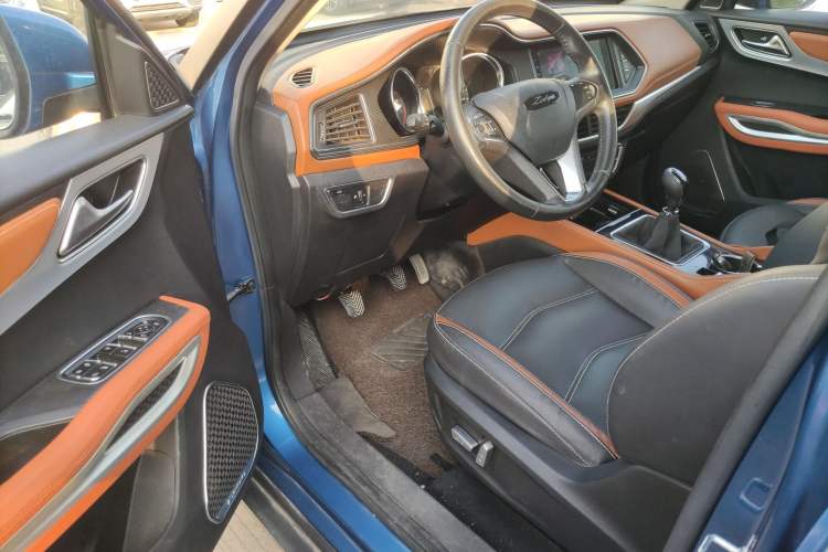 Used Zotye T300 2017 1.5L Manual Luxury Model Interior 3