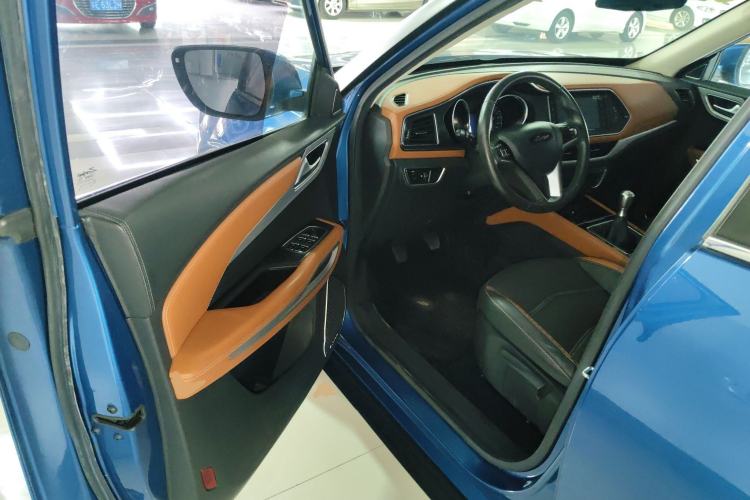 Used Zotye T300 2017 1.5T Manual Luxury Model Interior 3