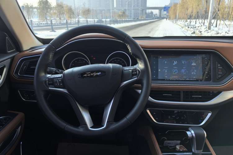 Used Zotye T300 2017 1.5T CVT Luxury Model Interior 6