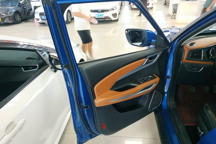 Used Zotye T300 2017 1.5L Manual Luxury Edition Two-Tone Interior 7