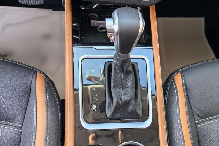 Used Zotye T300 2017 1.5T CVT Luxury Model Interior 8