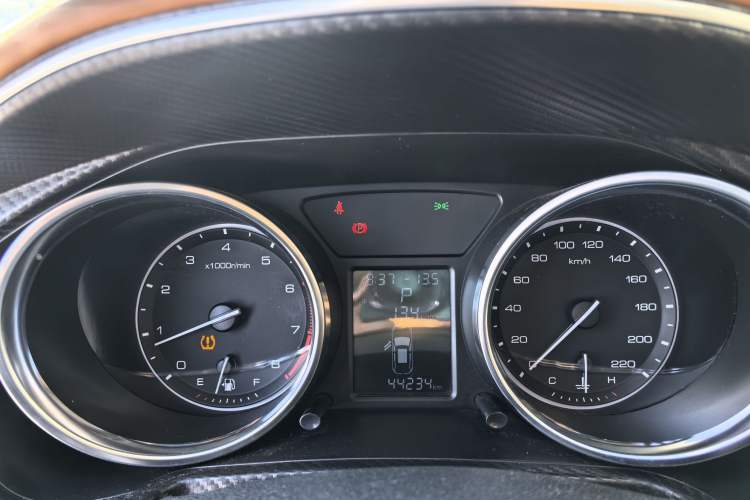 Used Zotye T300 2017 1.5T CVT Luxury Model Interior 9