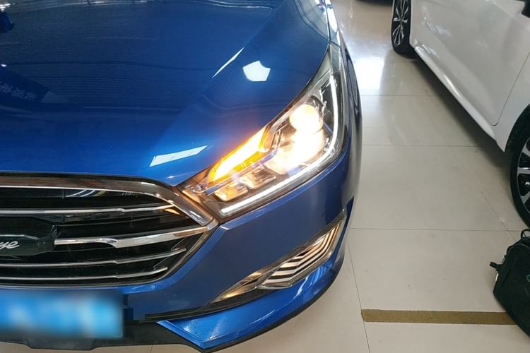 Used Zotye T300 2017 1.5L Manual Luxury Edition Two-Tone Left Front Headlight