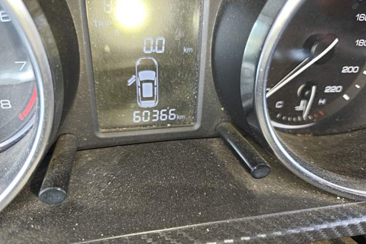 Used Zotye T300 2017 1.5L Manual Luxury Model Odometer Close Up