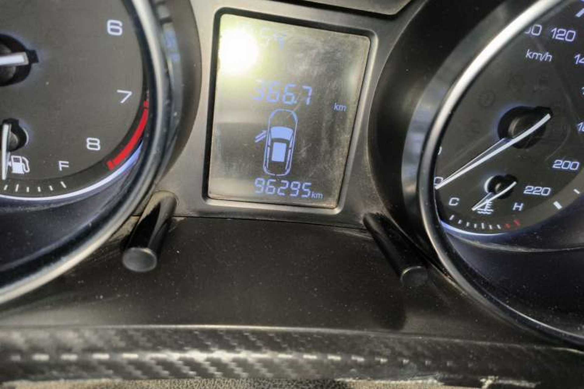 Used Zotye T300 2017 1.5L Manual Luxury Model Odometer Close Up