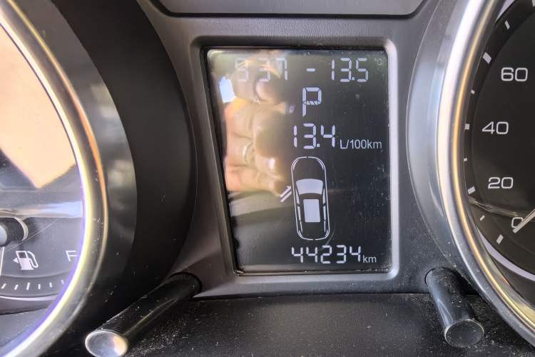 Used Zotye T300 2017 1.5T CVT Luxury Model Odometer Close Up