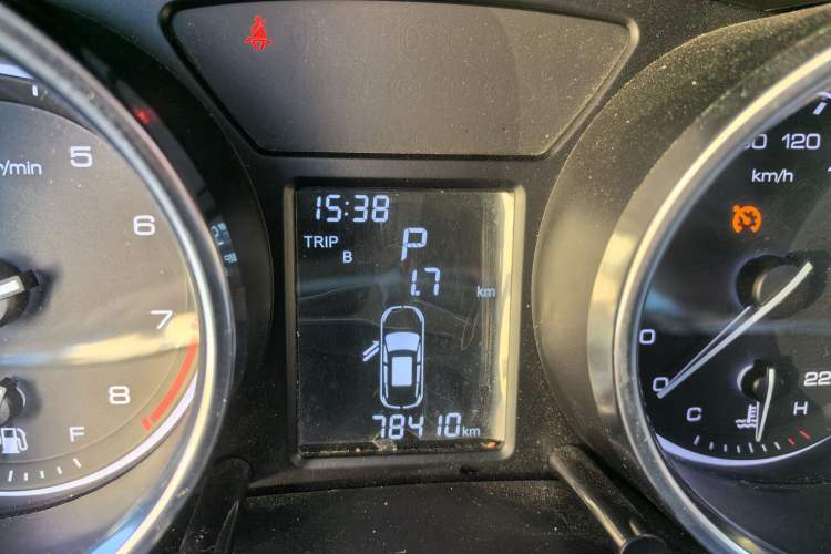 Used Zotye T300 2017 1.5T CVT Luxury Model Odometer Close Up