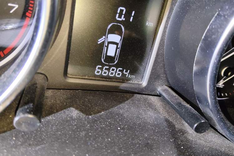 Used Zotye T300 2017 1.5L Manual Luxury Model Odometer Close Up