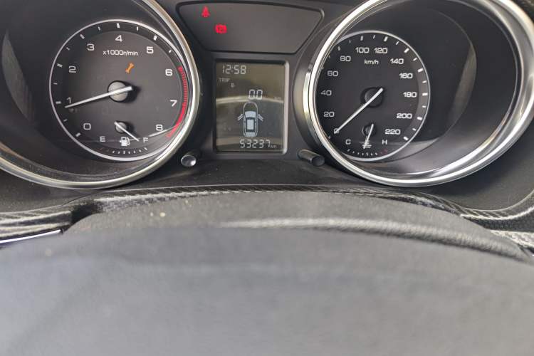 Used Zotye T300 2017 1.5T Manual Luxury Model Odometer Close Up