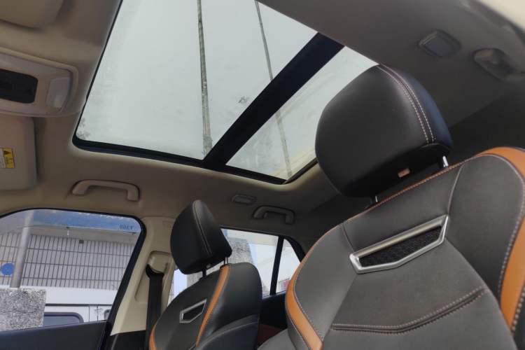 Used Zotye T300 2017 1.5L Manual Luxury Model Roof