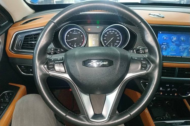 Used Zotye T300 2017 1.5L Manual Luxury Edition Two-Tone Steering Wheel