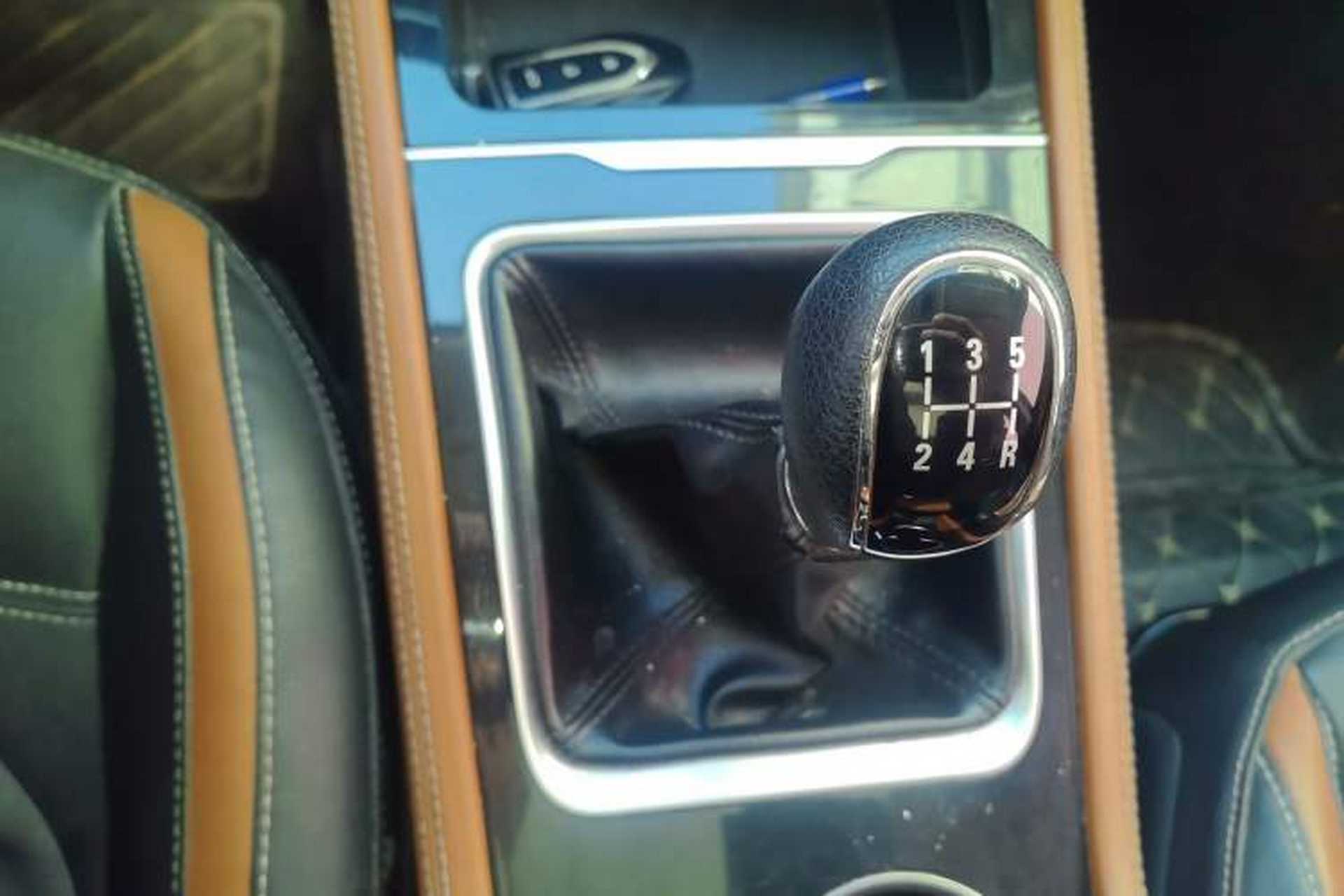 Used Zotye T300 2017 1.5L Manual Luxury Model Gear Lever