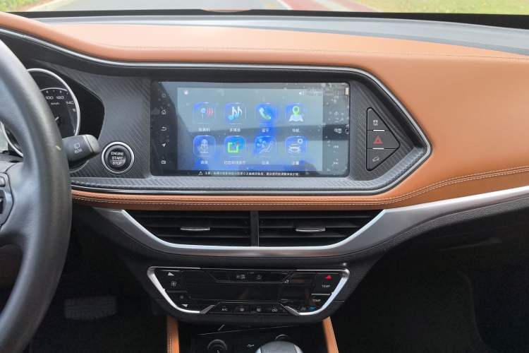 Used Zotye T300 2017 1.5T CVT Luxury Model Interior 5