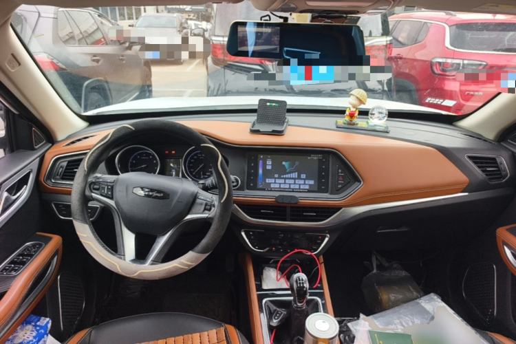 Used Zotye T300 2017 1.5L Manual Luxury Model Center Console