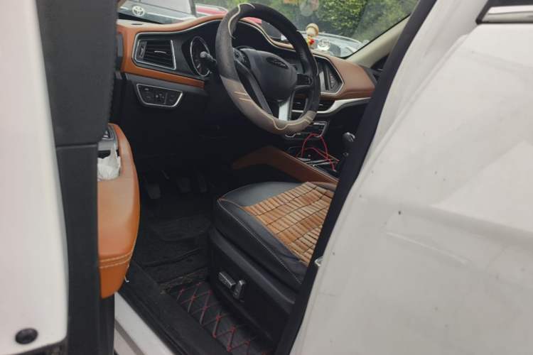 Used Zotye T300 2017 1.5L Manual Luxury Model Driver Seat