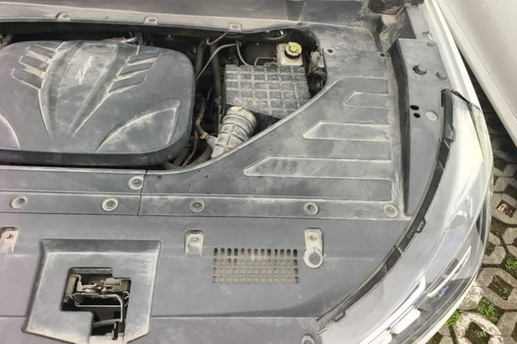 Used Zotye T300 2017 1.5L Manual Luxury Model Engine Bay Left