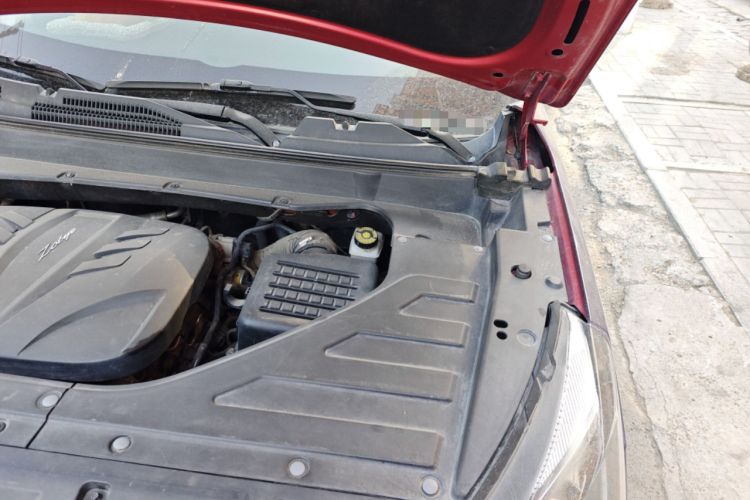 Used Zotye T300 2017 1.5T CVT Luxury Model Engine Bay Left