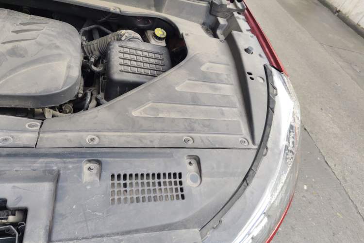 Used Zotye T300 2017 1.5T CVT Luxury Model Engine Bay Left