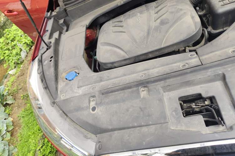 Used Zotye T300 2017 1.5T CVT Luxury Model Engine Bay Right