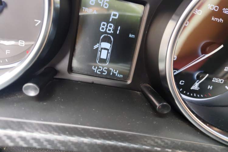 Used Zotye T300 2017 1.5T CVT Luxury Model Odometer Close Up