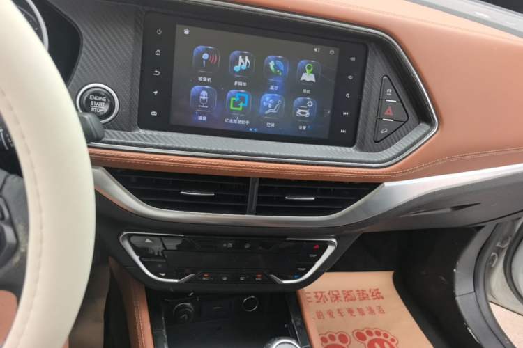 Used Zotye T300 2017 1.5L Manual Luxury Model Audio And AC Panel