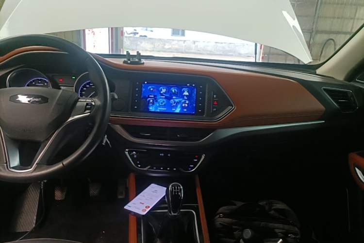 Used Zotye T300 2017 1.5L Manual Luxury Model Audio And AC Panel