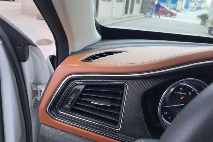 Used Zotye T300 2017 1.5L Manual Luxury Model Audio And AC Panel