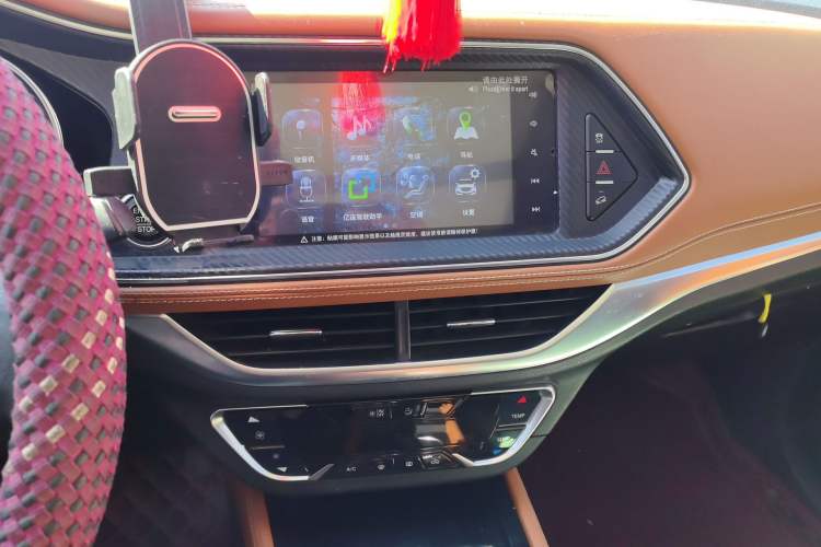 Used Zotye T300 2017 1.5L Manual Luxury Model Audio And AC Panel