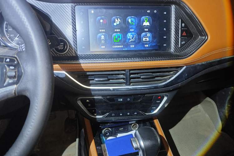 Used Zotye T300 2017 1.5T CVT Luxury Model Audio And AC Panel