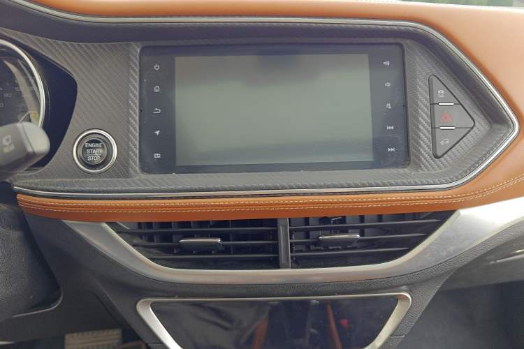 Used Zotye T300 2017 1.5T CVT Luxury Model Audio And AC Panel