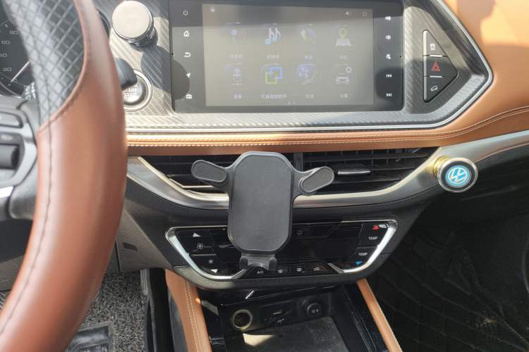 Used Zotye T300 2017 1.5L Manual Luxury Model Audio And AC Panel