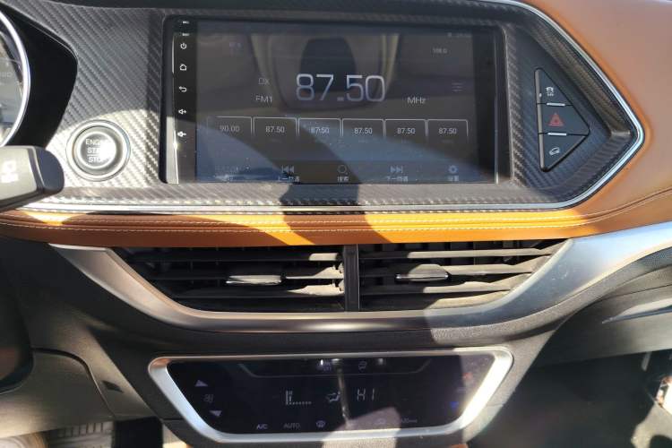 Used Zotye T300 2017 1.5T CVT Luxury Model Audio And AC Panel