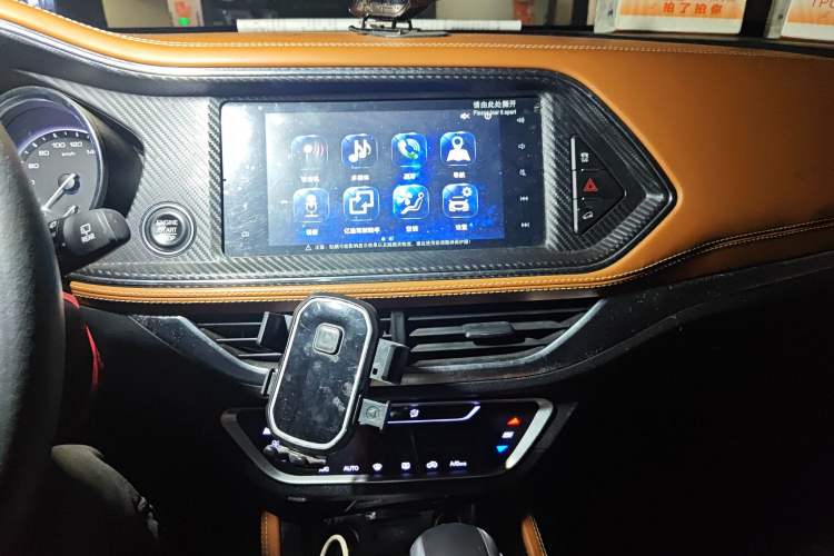 Used Zotye T300 2017 1.5T CVT Luxury Model Audio And AC Panel