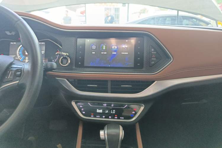 Used Zotye T300 2017 1.5T CVT Flagship Model Audio And AC Panel