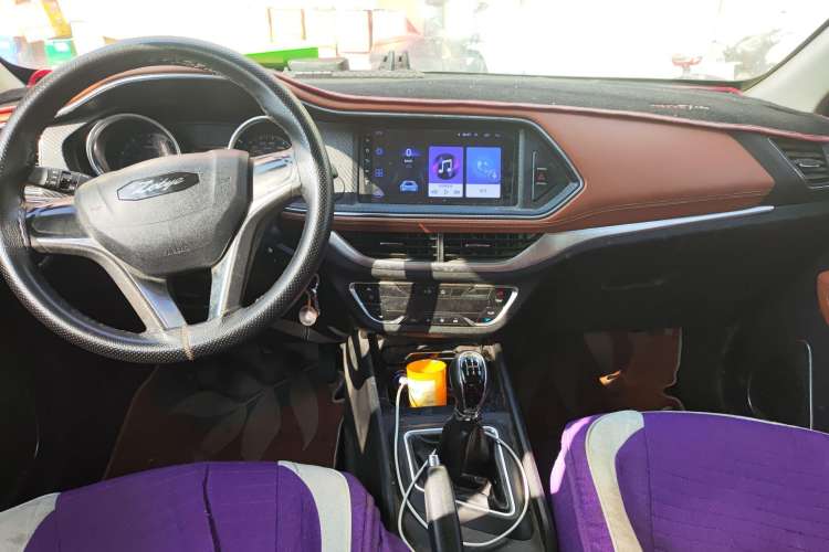 Used Zotye T300 2017 1.5L Manual Elite Model Center Console