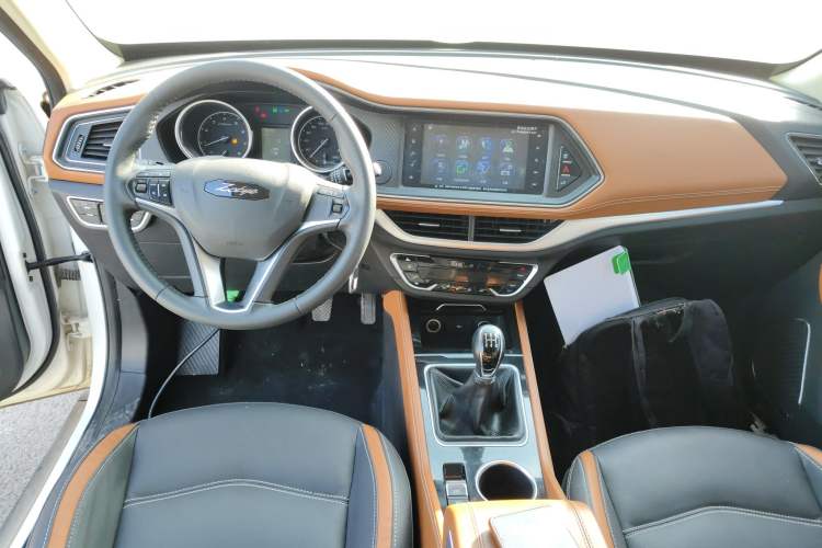 Used Zotye T300 2017 1.5L Manual Luxury Model Center Console