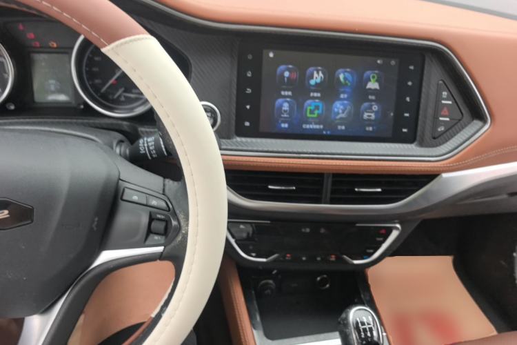Used Zotye T300 2017 1.5L Manual Luxury Model Center Console