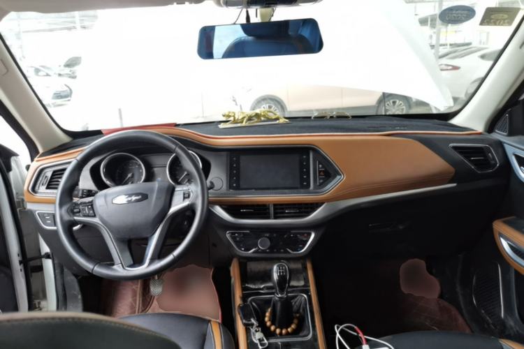 Used Zotye T300 2017 1.5L Manual Luxury Model Center Console