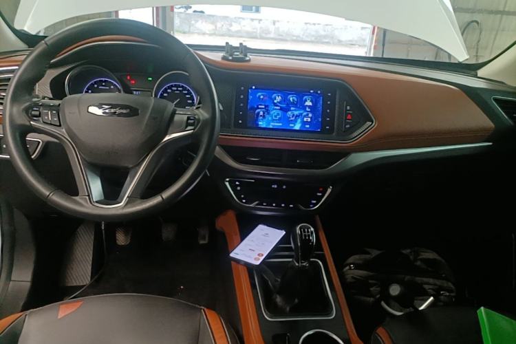 Used Zotye T300 2017 1.5L Manual Luxury Model Center Console
