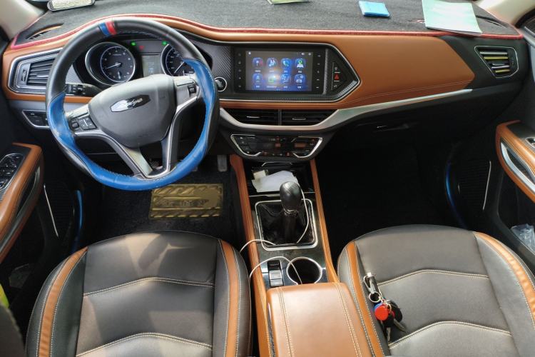 Used Zotye T300 2017 1.5L Manual Luxury Model Center Console