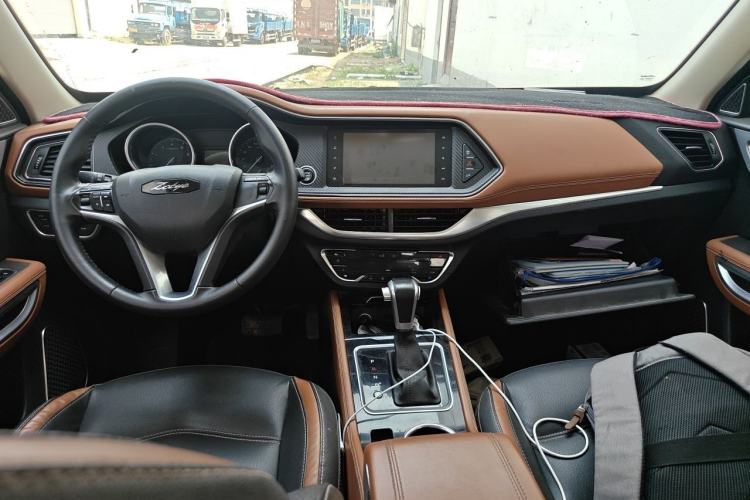 Used Zotye T300 2017 1.5T CVT Luxury Model Center Console
