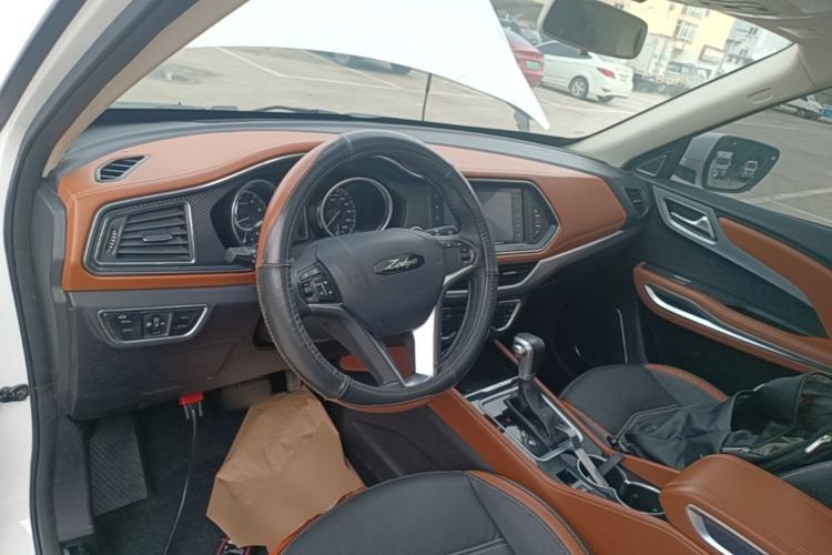 Used Zotye T300 2017 1.5T CVT Luxury Model Center Console