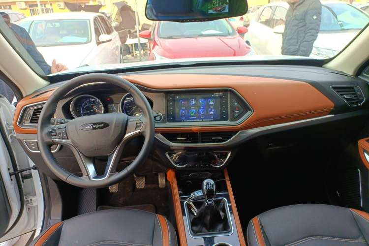 Used Zotye T300 2017 1.5L Manual Luxury Model Center Console